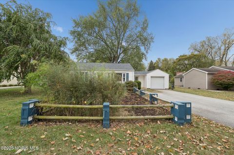 Tiny photo for 733 Conneaut Avenue, Bowling Green, OH 43402 (MLS # 10000396)