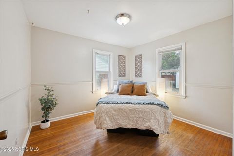 Tiny photo for 733 Conneaut Avenue, Bowling Green, OH 43402 (MLS # 10000396)