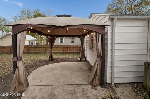 Tiny photo for 733 Conneaut Avenue, Bowling Green, OH 43402 (MLS # 10000396)