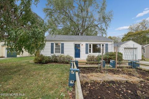 Tiny photo for 733 Conneaut Avenue, Bowling Green, OH 43402 (MLS # 10000396)