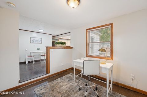 Tiny photo for 733 Conneaut Avenue, Bowling Green, OH 43402 (MLS # 10000396)
