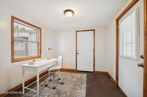 Tiny photo for 733 Conneaut Avenue, Bowling Green, OH 43402 (MLS # 10000396)