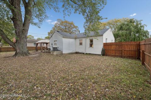 Tiny photo for 733 Conneaut Avenue, Bowling Green, OH 43402 (MLS # 10000396)