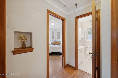Tiny photo for 733 Conneaut Avenue, Bowling Green, OH 43402 (MLS # 10000396)