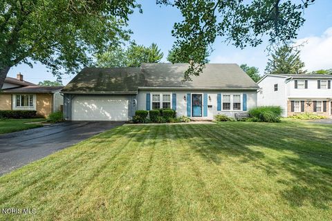 Photo of 1680 Woodhurst Drive, Toledo, OH 43614 (MLS # 10010514)