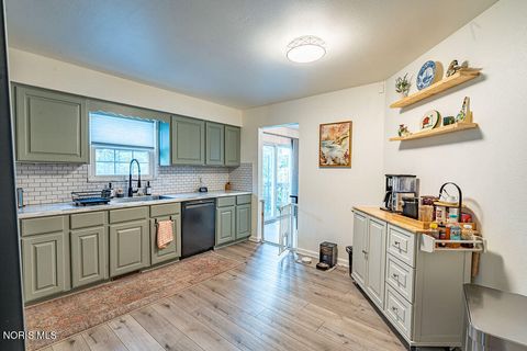Tiny photo for 1680 Woodhurst Drive, Toledo, OH 43614 (MLS # 10010514)