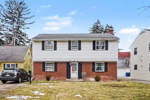 Photo of 3718 Mapleway Drive, Toledo, OH 43614 (MLS # 10004185)