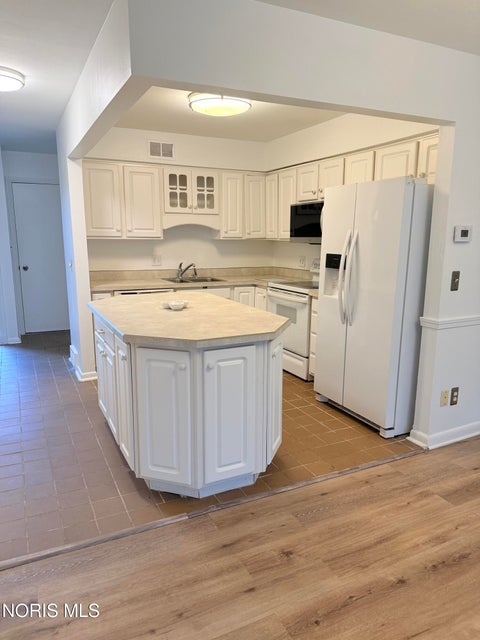 Tiny photo for 2517 W Village Drive #2517, Toledo, OH 43614 (MLS # 10014442)