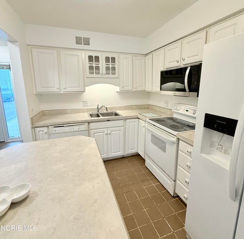 Tiny photo for 2517 W Village Drive #2517, Toledo, OH 43614 (MLS # 10014442)