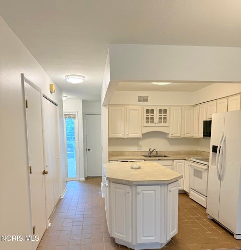 Tiny photo for 2517 W Village Drive #2517, Toledo, OH 43614 (MLS # 10014442)