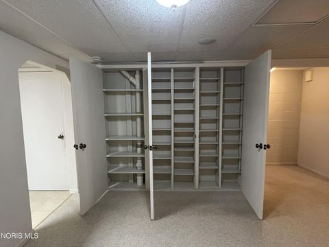 Tiny photo for 6060 Dixon Avenue, Toledo, OH 43613 (MLS # 10005296)