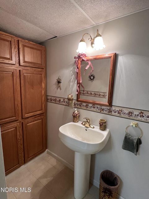 Tiny photo for 6060 Dixon Avenue, Toledo, OH 43613 (MLS # 10005296)