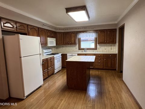 Tiny photo for 6060 Dixon Avenue, Toledo, OH 43613 (MLS # 10005296)