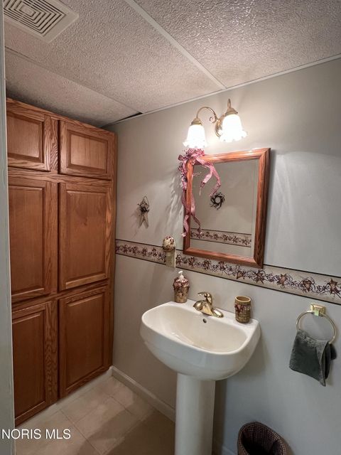 Tiny photo for 6060 Dixon Avenue, Toledo, OH 43613 (MLS # 10005296)