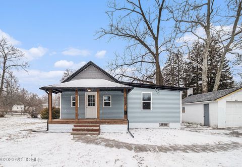 Photo of 605 Koch Drive, Toledo, OH 43615 (MLS # 10002692)