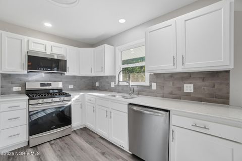 Tiny photo for 2954 Shetland Road, Toledo, OH 43617 (MLS # 10000062)