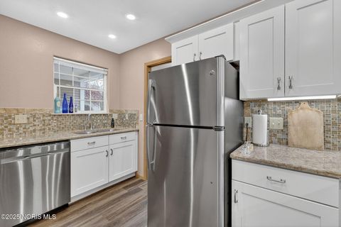 Tiny photo for 24525 Village Lane, Grand Rapids, OH 43522 (MLS # 10002379)