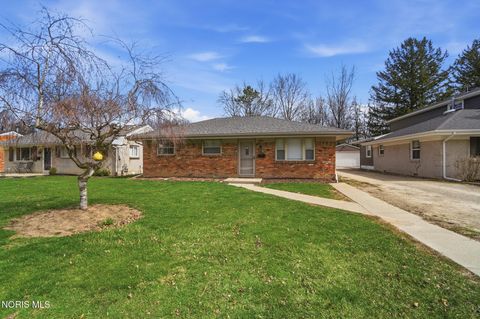 Photo of 1001 Pine Street, Perrysburg, OH 43551 (MLS # 10005600)