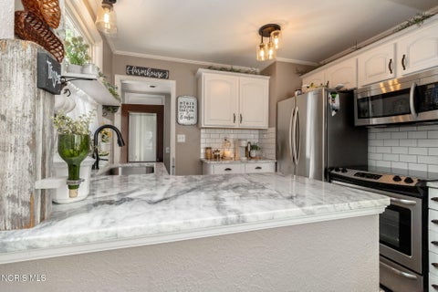 Tiny photo for 5927 Adelaide Drive, Toledo, OH 43613 (MLS # 10011527)