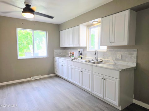 Tiny photo for 1534 Oakmont Street, Toledo, OH 43605 (MLS # 10012653)