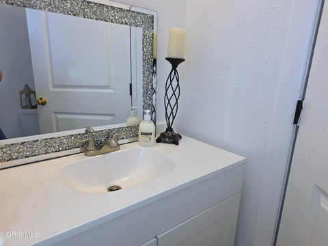 Tiny photo for 1534 Oakmont Street, Toledo, OH 43605 (MLS # 10012653)