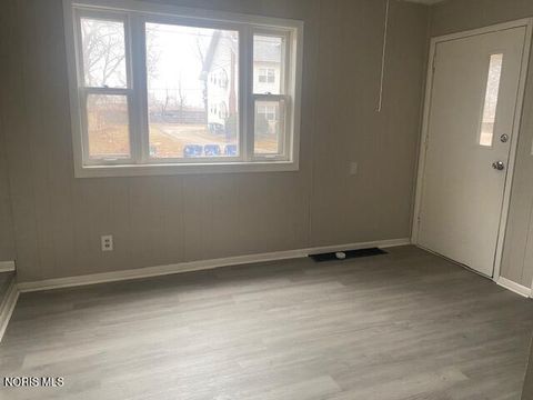 Tiny photo for 1925 Airline Avenue, Toledo, OH 43609 (MLS # 10005618)