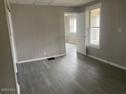 Tiny photo for 1925 Airline Avenue, Toledo, OH 43609 (MLS # 10005618)