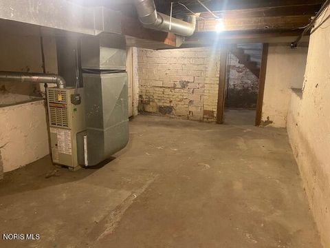 Tiny photo for 1925 Airline Avenue, Toledo, OH 43609 (MLS # 10005618)