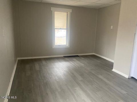 Tiny photo for 1925 Airline Avenue, Toledo, OH 43609 (MLS # 10005618)