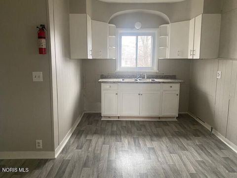 Tiny photo for 1925 Airline Avenue, Toledo, OH 43609 (MLS # 10005618)