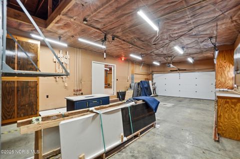 Tiny photo for 900 Morse Street, Findlay, OH 45840 (MLS # 10002049)