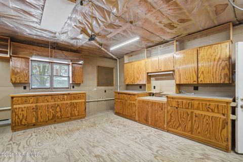 Tiny photo for 900 Morse Street, Findlay, OH 45840 (MLS # 10002049)