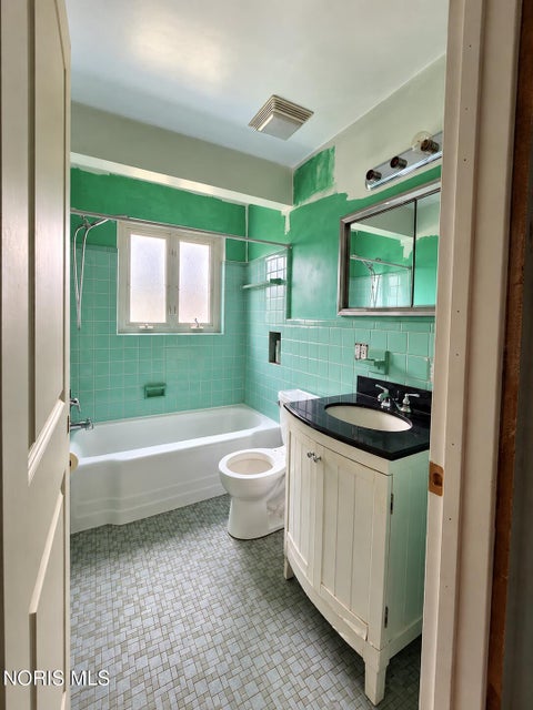 Tiny photo for 1528 Charmaine Drive, Toledo, OH 43614 (MLS # 10014257)