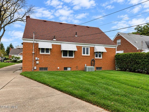 Tiny photo for 1528 Charmaine Drive, Toledo, OH 43614 (MLS # 10014257)