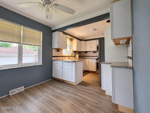 Tiny photo for 1528 Charmaine Drive, Toledo, OH 43614 (MLS # 10014257)