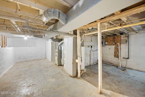 Tiny photo for 3907 Lagrange Street, Toledo, OH 43612 (MLS # 10002043)