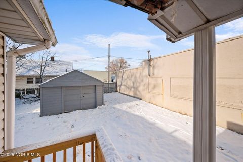 Tiny photo for 3907 Lagrange Street, Toledo, OH 43612 (MLS # 10002043)