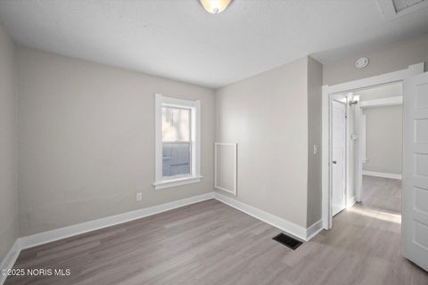 Tiny photo for 3907 Lagrange Street, Toledo, OH 43612 (MLS # 10002043)