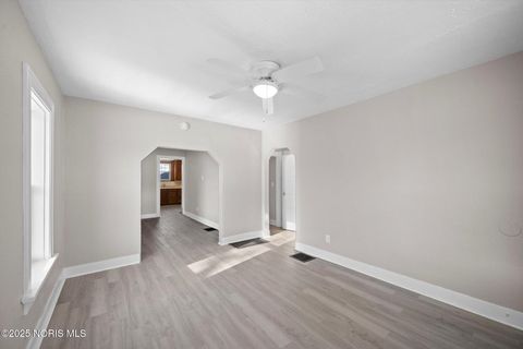 Tiny photo for 3907 Lagrange Street, Toledo, OH 43612 (MLS # 10002043)