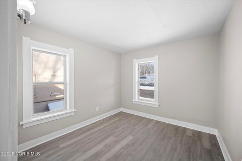 Tiny photo for 3907 Lagrange Street, Toledo, OH 43612 (MLS # 10002043)