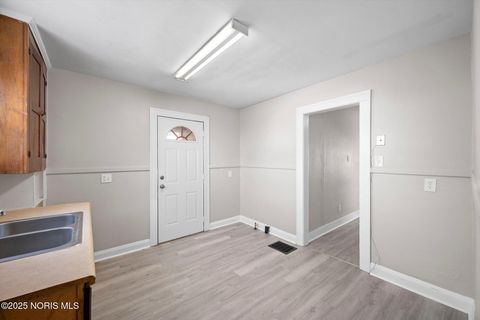 Tiny photo for 3907 Lagrange Street, Toledo, OH 43612 (MLS # 10002043)