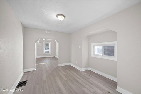 Tiny photo for 3907 Lagrange Street, Toledo, OH 43612 (MLS # 10002043)