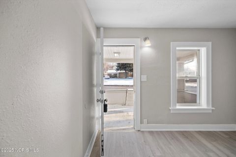 Tiny photo for 3907 Lagrange Street, Toledo, OH 43612 (MLS # 10002043)