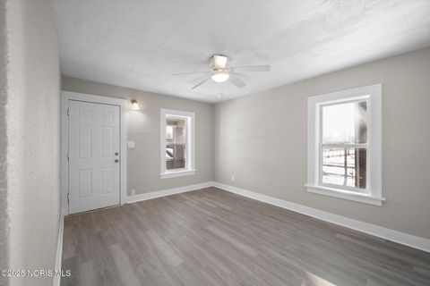 Tiny photo for 3907 Lagrange Street, Toledo, OH 43612 (MLS # 10002043)