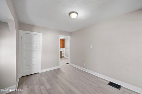 Tiny photo for 3907 Lagrange Street, Toledo, OH 43612 (MLS # 10002043)