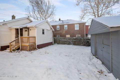 Tiny photo for 3907 Lagrange Street, Toledo, OH 43612 (MLS # 10002043)