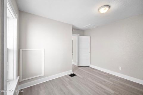 Tiny photo for 3907 Lagrange Street, Toledo, OH 43612 (MLS # 10002043)