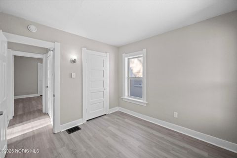 Tiny photo for 3907 Lagrange Street, Toledo, OH 43612 (MLS # 10002043)