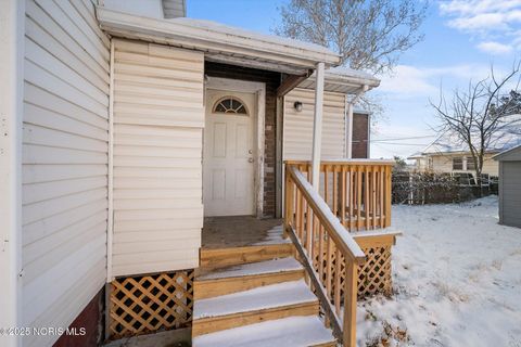 Tiny photo for 3907 Lagrange Street, Toledo, OH 43612 (MLS # 10002043)