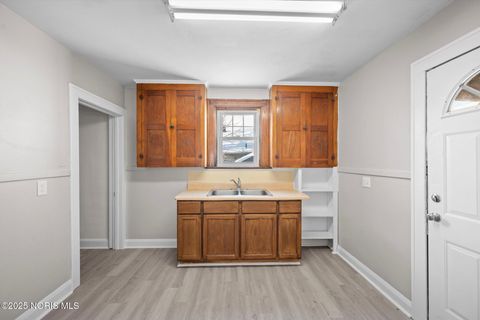 Tiny photo for 3907 Lagrange Street, Toledo, OH 43612 (MLS # 10002043)